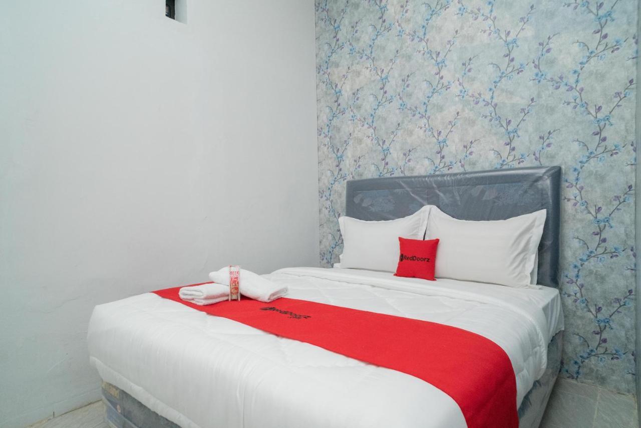 Reddoorz Plus Near Itc Cempaka Mas 2 Jacarta Exterior foto