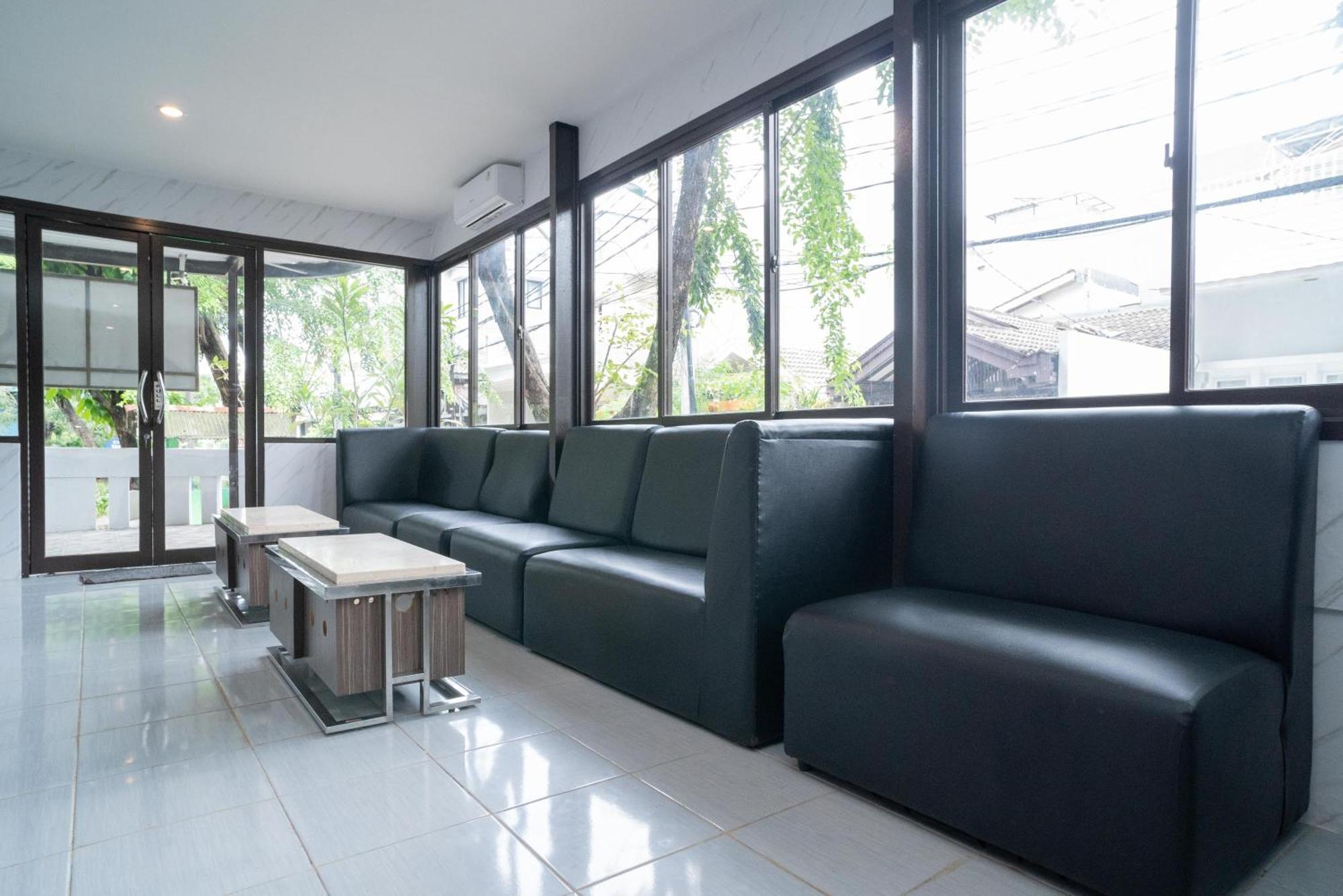 Reddoorz Plus Near Itc Cempaka Mas 2 Jacarta Exterior foto