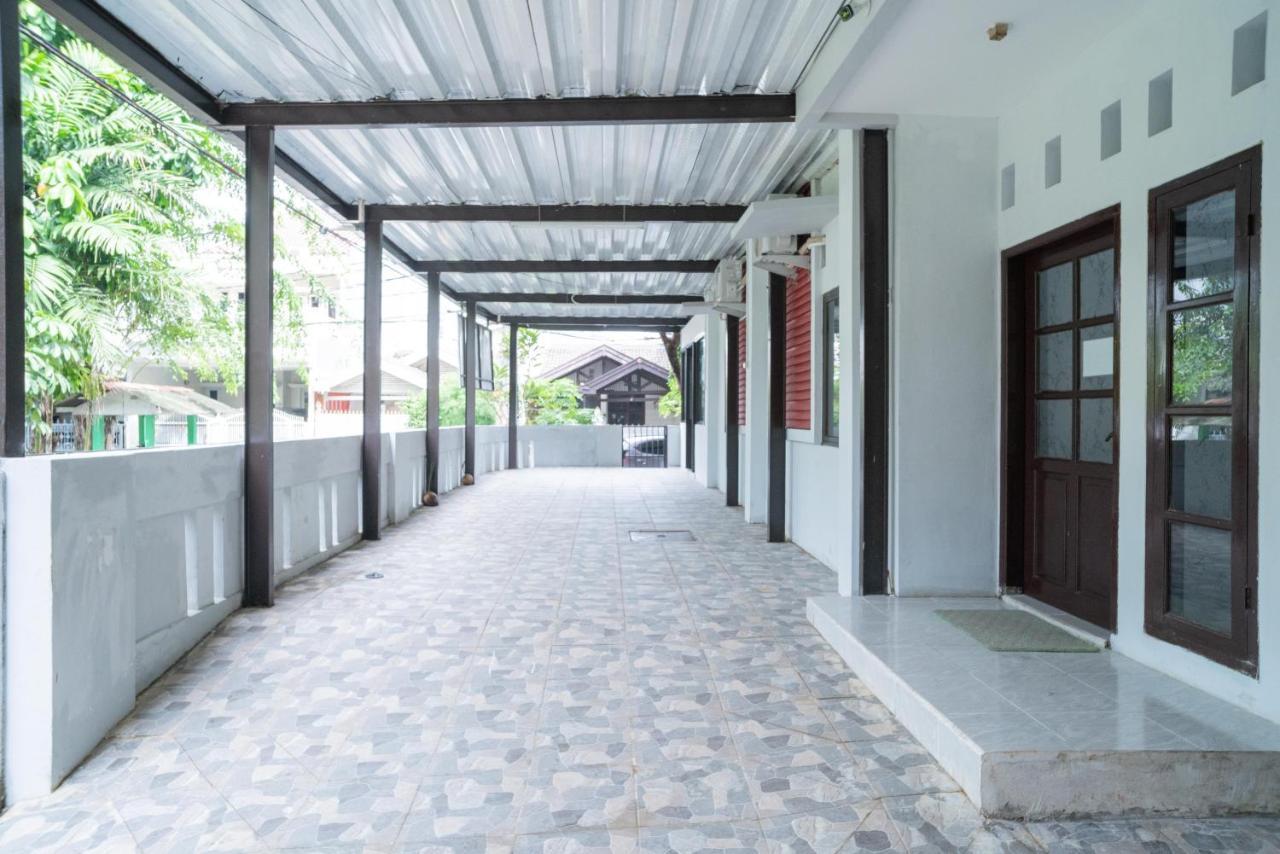 Reddoorz Plus Near Itc Cempaka Mas 2 Jacarta Exterior foto