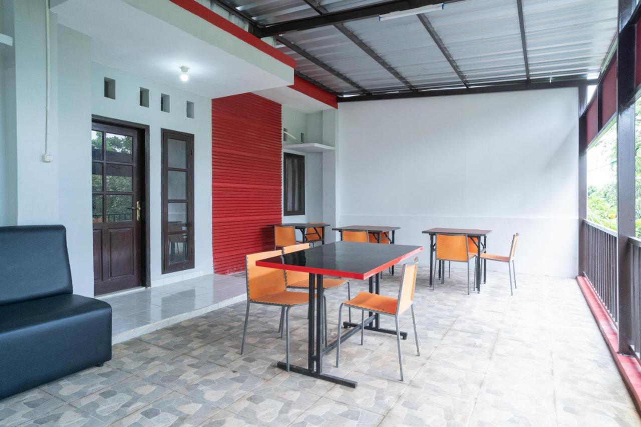 Reddoorz Plus Near Itc Cempaka Mas 2 Jacarta Exterior foto