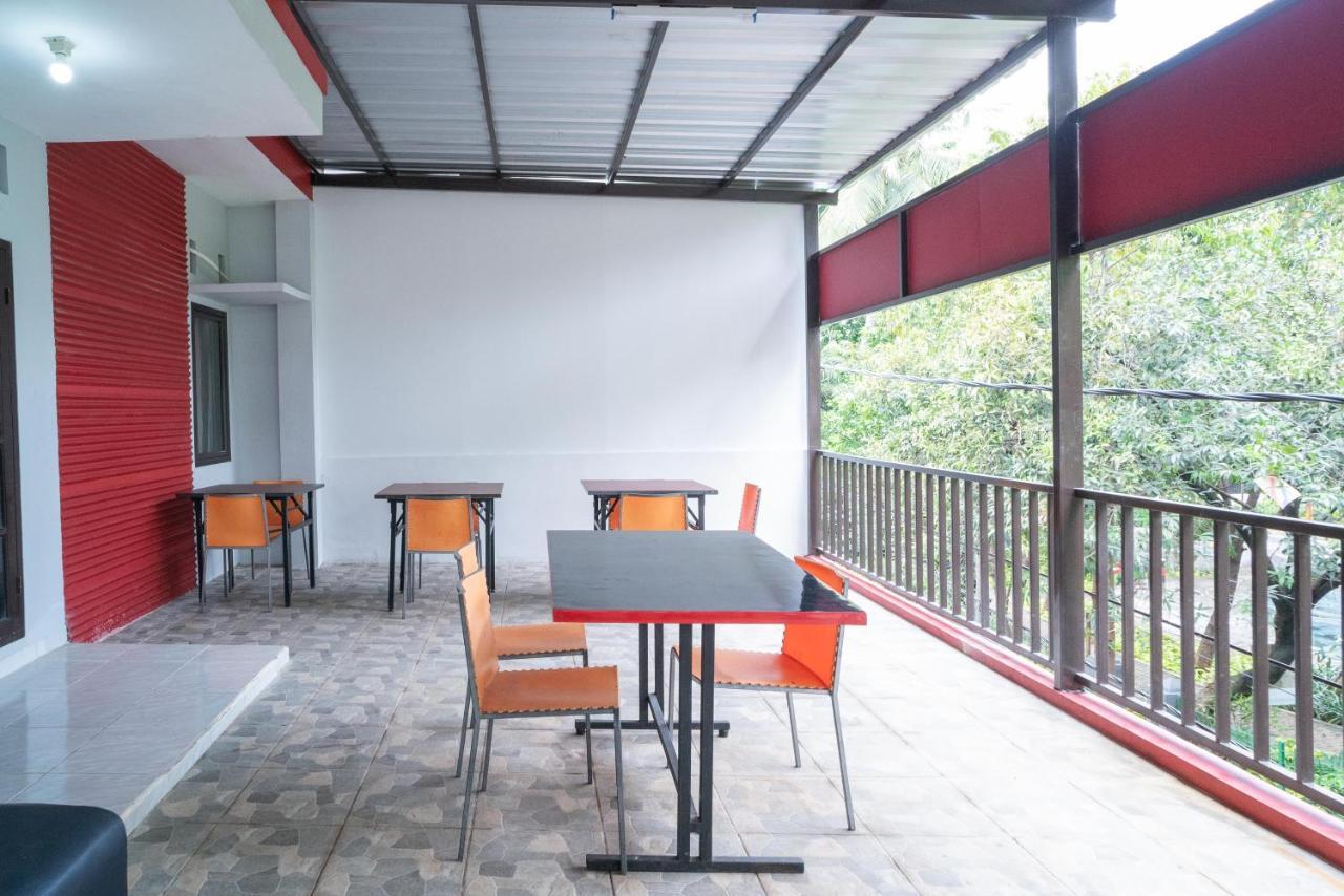 Reddoorz Plus Near Itc Cempaka Mas 2 Jacarta Exterior foto
