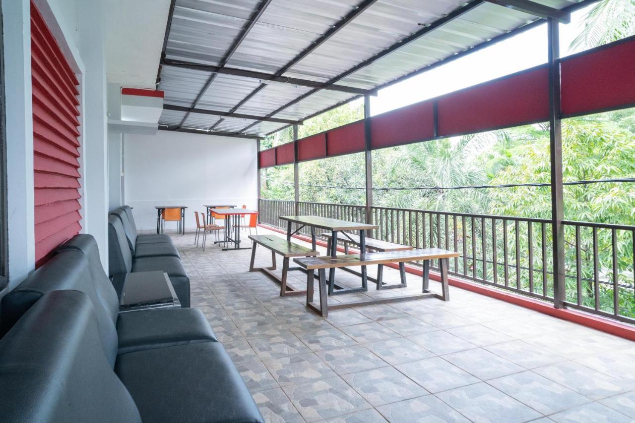 Reddoorz Plus Near Itc Cempaka Mas 2 Jacarta Exterior foto